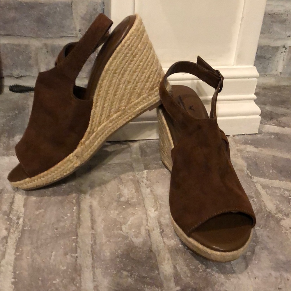 Brown suede fringe wedge sandal, new